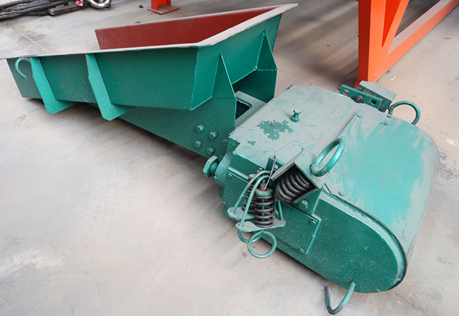 Electromagnetic vibrating feeder